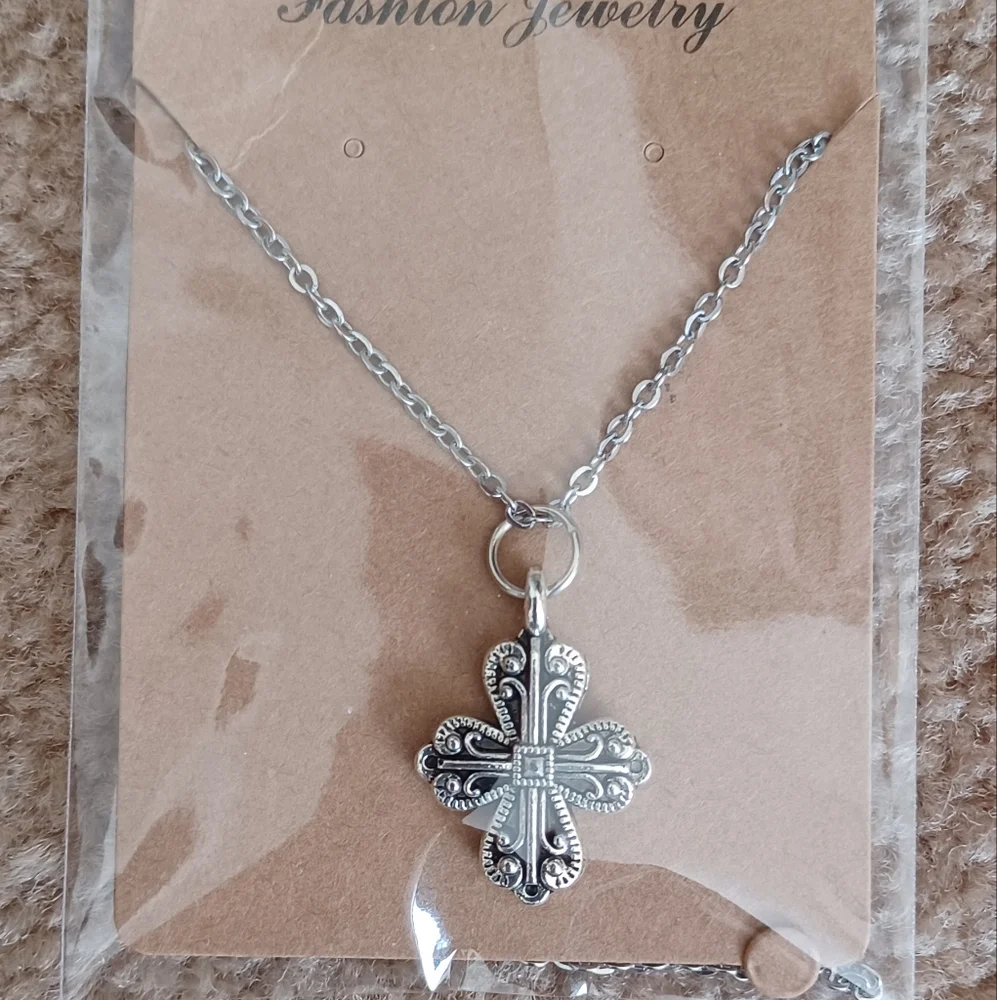 Cross necklaces - Picture 3 of 3